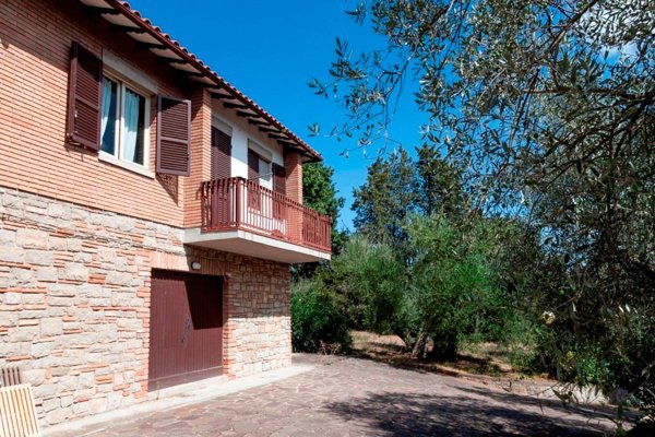 casa indipendente in vendita a Perugia in zona Fontignano