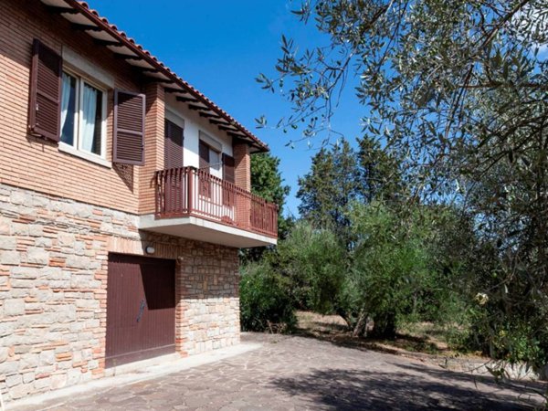 casa indipendente in vendita a Perugia in zona Fontignano
