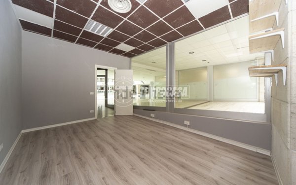 negozio in vendita a Perugia in zona Madonna Alta