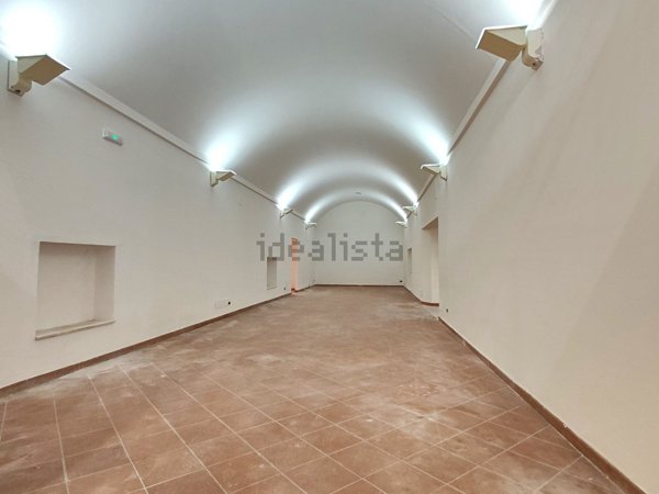 locale commerciale in vendita a Perugia in zona Centro Città