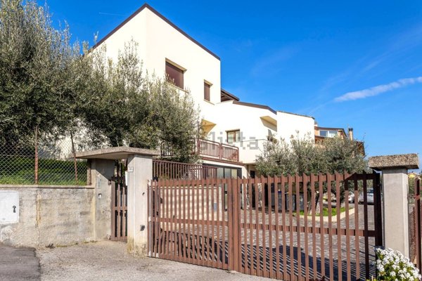 esavano in vendita a Perugia in zona San Sisto