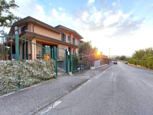 casa indipendente in vendita a Perugia in zona Mugnano