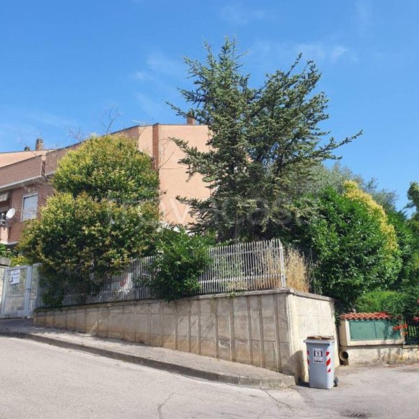casa indipendente in vendita a Perugia in zona Santa Lucia