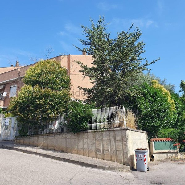 casa indipendente in vendita a Perugia in zona Santa Lucia