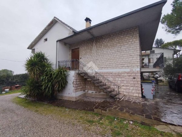 casa indipendente in vendita a Perugia