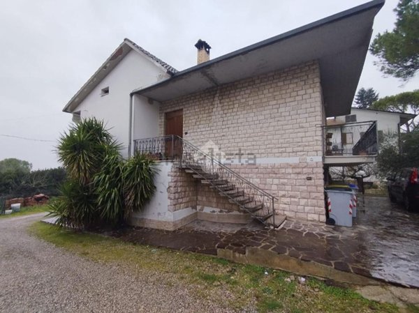 casa indipendente in vendita a Perugia