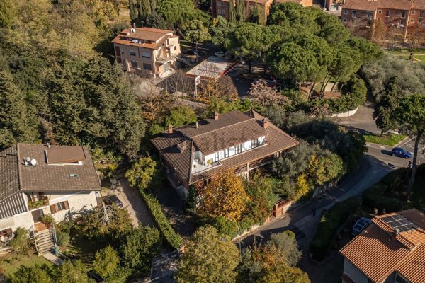 casa indipendente in vendita a Perugia in zona Santa Lucia
