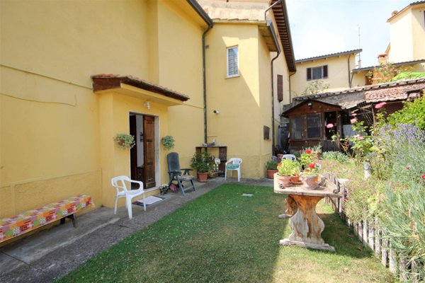 casa indipendente in vendita a Perugia in zona Fontignano