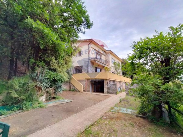 casa indipendente in vendita a Perugia in zona Ferro di Cavallo