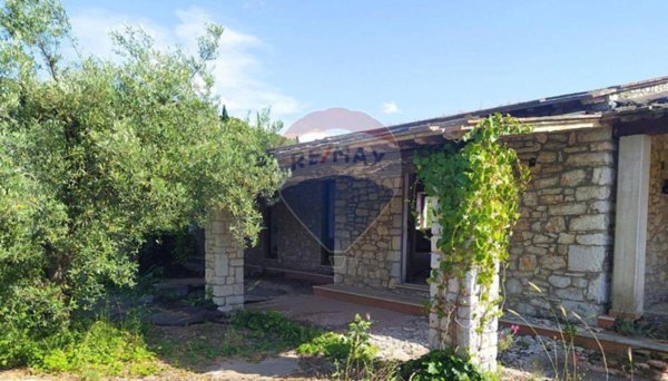 casa indipendente in vendita a Perugia in zona Lacugnano