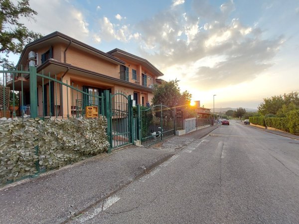 casa indipendente in vendita a Perugia