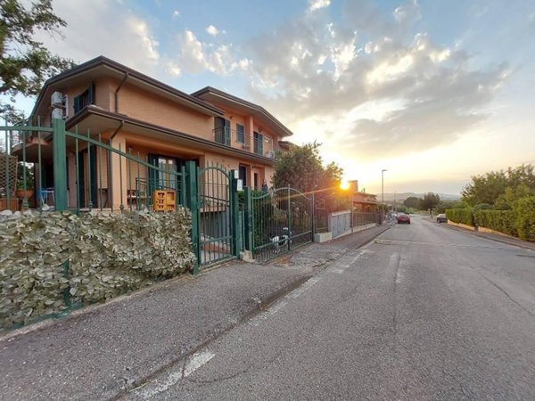 casa indipendente in vendita a Perugia in zona Castel del Piano