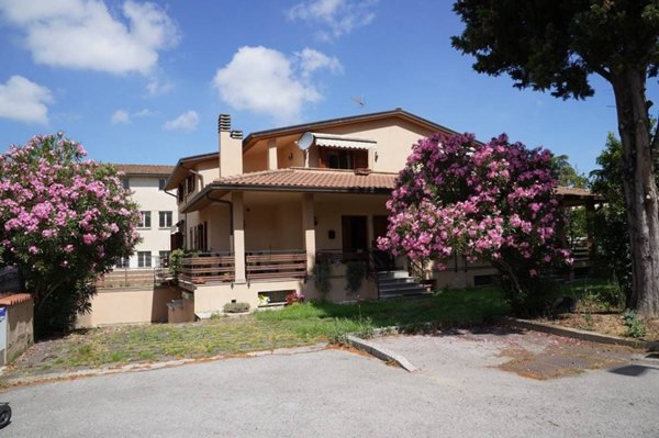 casa indipendente in vendita a Perugia in zona Mugnano
