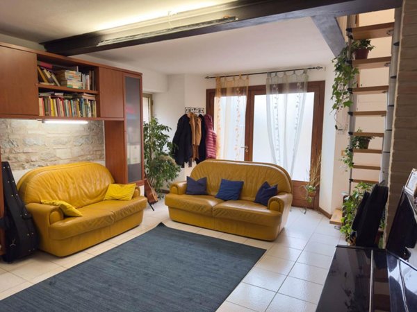 casa indipendente in vendita a Perugia in zona Pianello