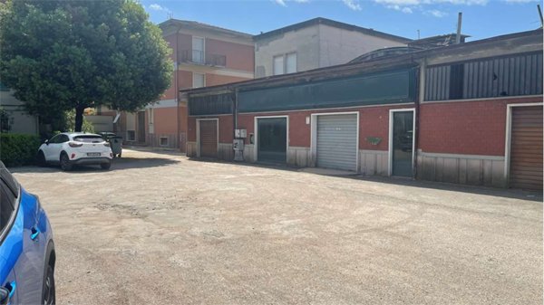 negozio in vendita a Perugia in zona Ponte Felcino
