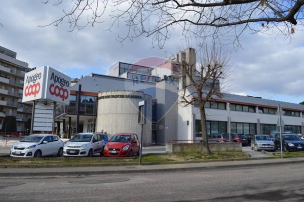 locale di sgombero in vendita a Perugia in zona Ponte San Giovanni