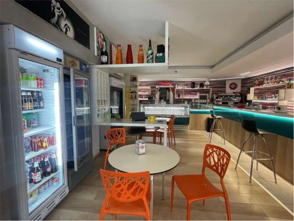 negozio in vendita a Perugia in zona Castel del Piano