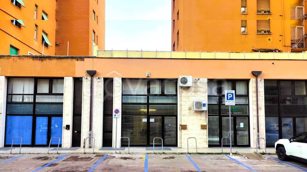 negozio in vendita a Perugia in zona Madonna Alta