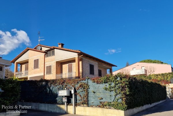casa indipendente in vendita a Perugia in zona Centro Città