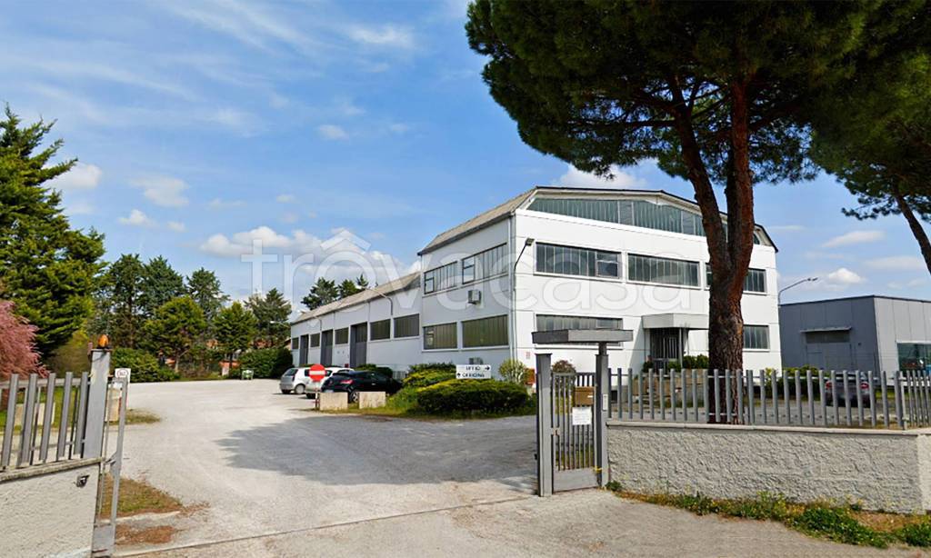 locale commerciale in vendita a Perugia in zona San Sisto