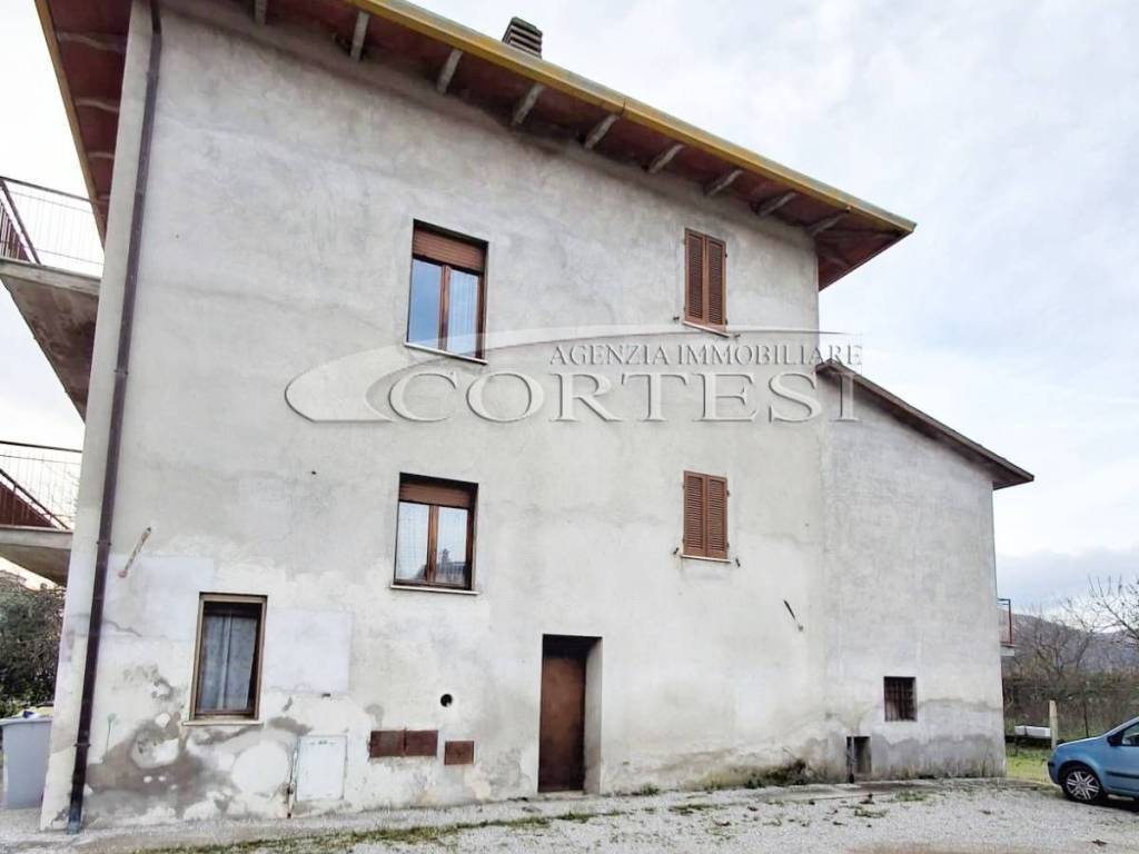 casa indipendente in vendita a Perugia in zona Casa del Diavolo
