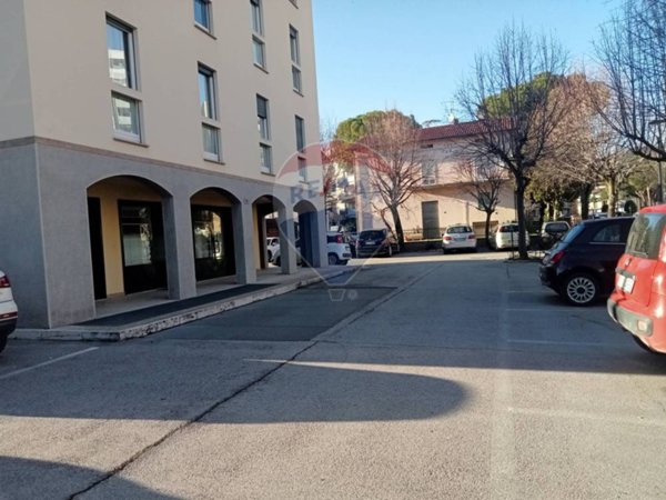 negozio in vendita a Perugia in zona Ponte San Giovanni