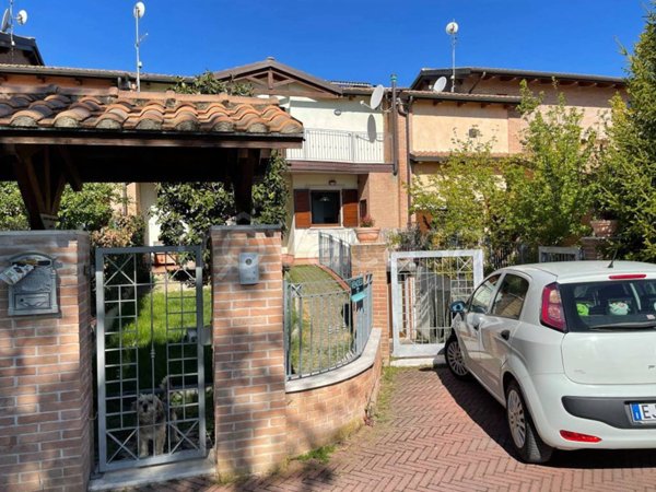 casa indipendente in vendita a Perugia in zona Pila
