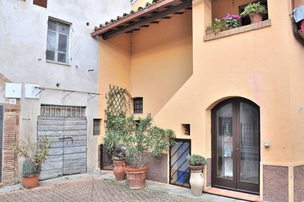 casa indipendente in vendita a Perugia in zona Mugnano