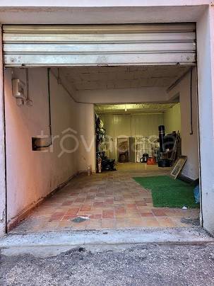 negozio in vendita a Perugia in zona Centro Città