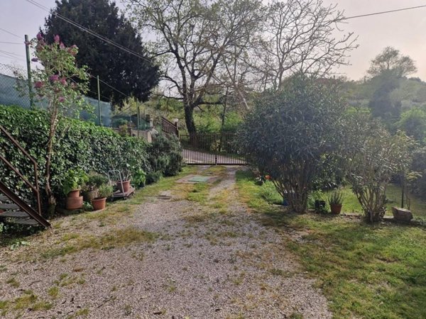 casa indipendente in vendita a Perugia in zona Montebello