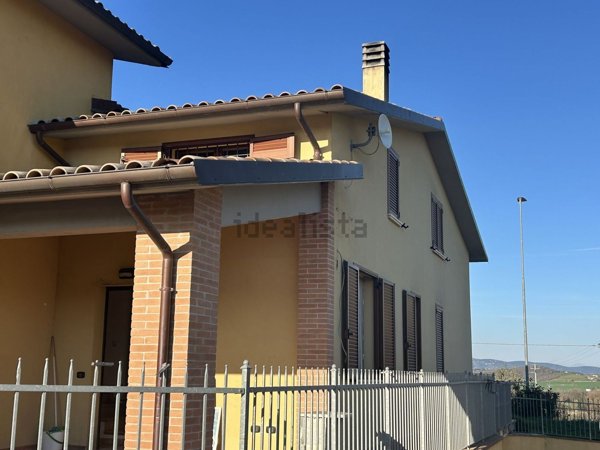casa indipendente in vendita a Perugia in zona Fontignano