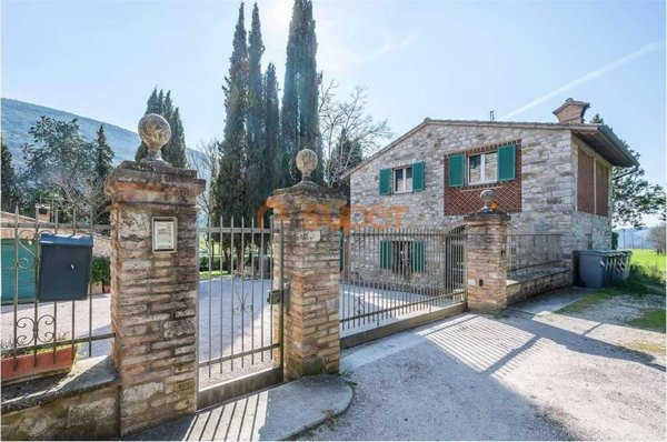 casa indipendente in vendita a Perugia in zona San Giovanni del Pantano