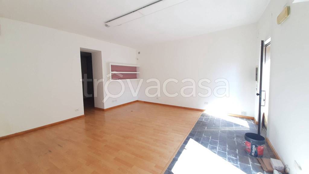 negozio in vendita a Perugia in zona Ponte Felcino