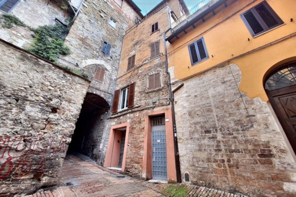 negozio in vendita a Perugia in zona Centro Città