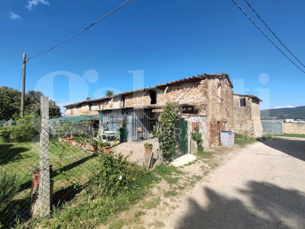 casa indipendente in vendita a Perugia in zona Santa Maria Rossa