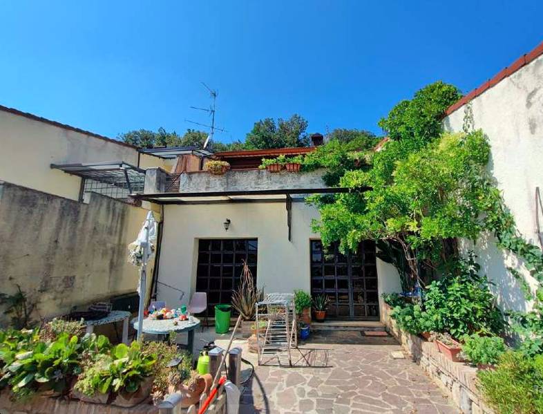 casa indipendente in vendita a Perugia