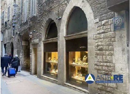 negozio in vendita a Perugia in zona Centro Città