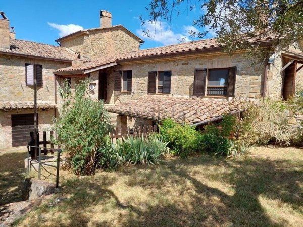 casale in vendita a Perugia in zona Colle Umberto I