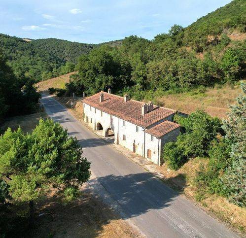 casa indipendente in vendita a Perugia in zona Parlesca