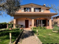 casa indipendente in vendita a Perugia