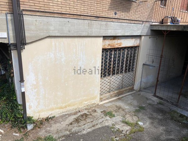 locale di sgombero in vendita a Perugia in zona Madonna Alta