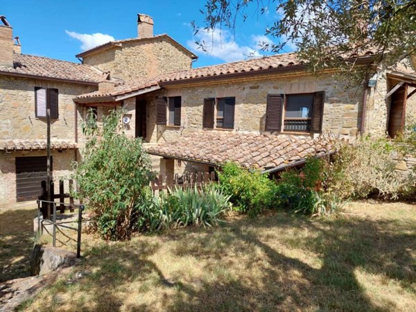 casa indipendente in vendita a Perugia in zona Colle Umberto I