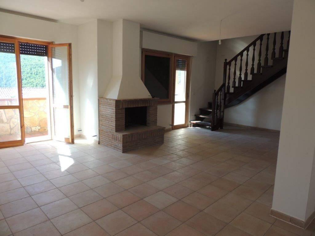 casa indipendente in vendita a Perugia in zona Canneto