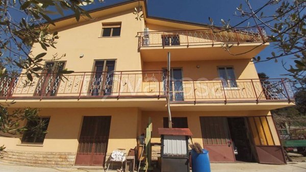 casa indipendente in vendita a Perugia in zona Canneto