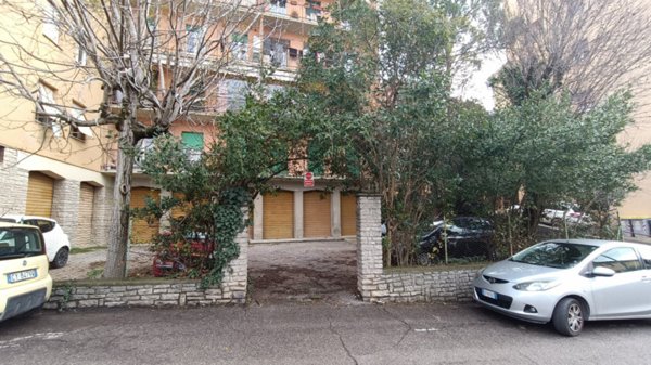 locale di sgombero in vendita a Perugia