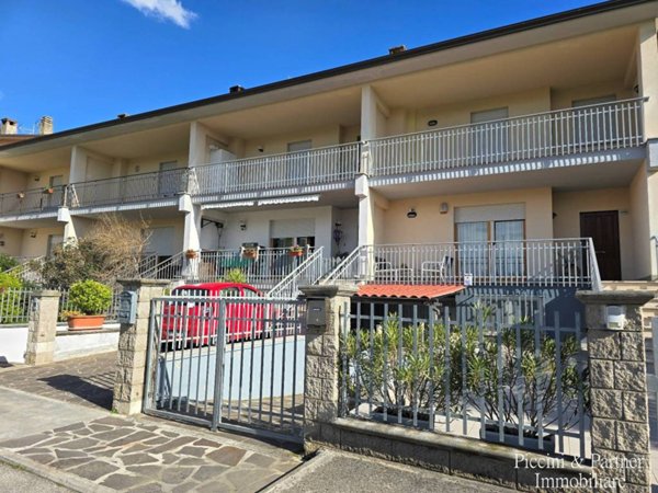 casa indipendente in vendita a Perugia in zona Parlesca
