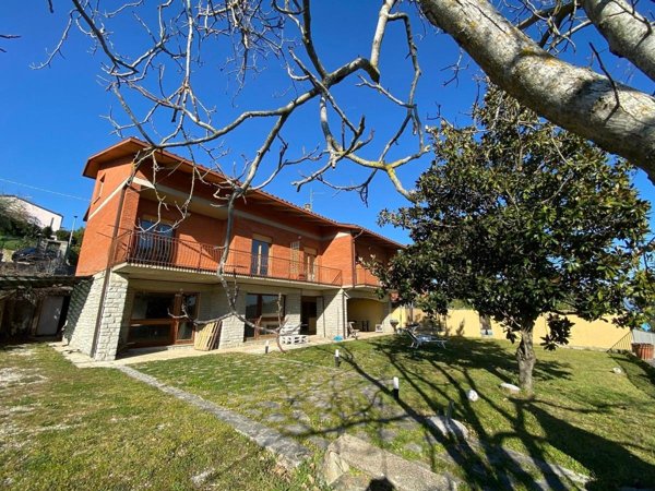 casa indipendente in vendita a Perugia in zona Centro Città