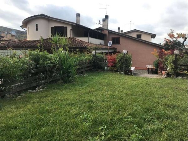 casa indipendente in vendita a Perugia in zona Cenerente