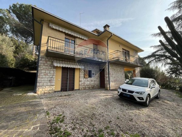 casa indipendente in vendita a Perugia in zona Collestrada
