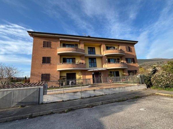 appartamento in vendita a Perugia in zona Colle Umberto I